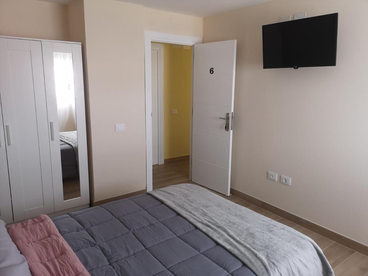 Hostal Mari En La Laguna, Alquiler Habitacion Privada En Hostal, 6 Habitaciones Cerca De La Universidad Y Aeropuerto Norte, 3 Banos Compartidos 拉拉古纳 外观 照片