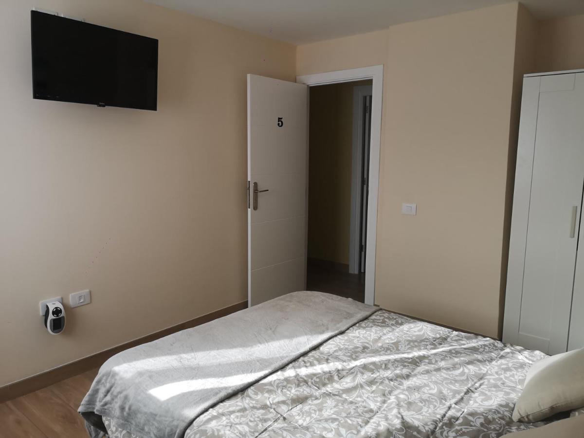 Hostal Mari En La Laguna, Alquiler Habitacion Privada En Hostal, 6 Habitaciones Cerca De La Universidad Y Aeropuerto Norte, 3 Banos Compartidos 拉拉古纳 外观 照片
