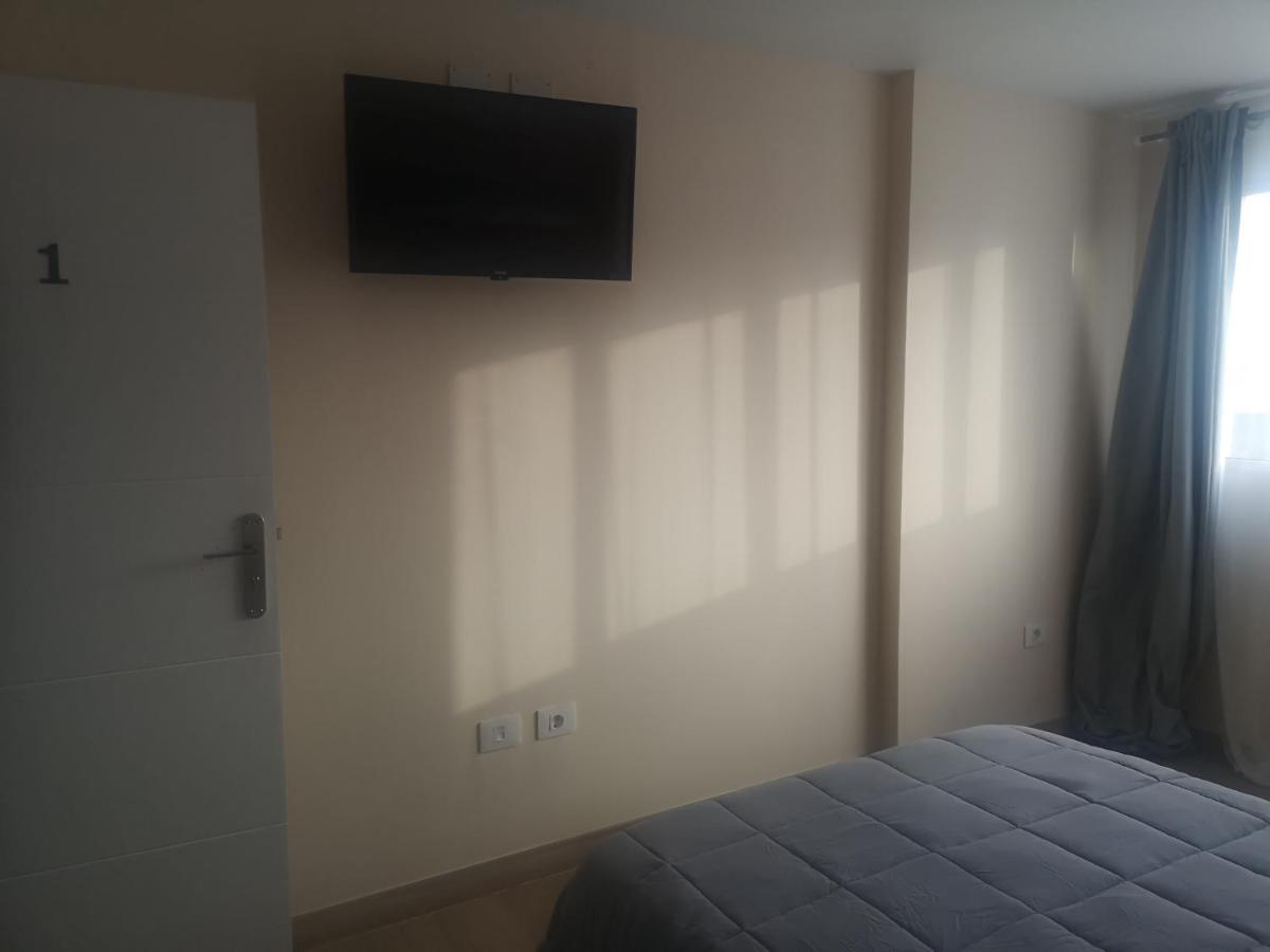 Hostal Mari En La Laguna, Alquiler Habitacion Privada En Hostal, 6 Habitaciones Cerca De La Universidad Y Aeropuerto Norte, 3 Banos Compartidos 拉拉古纳 外观 照片