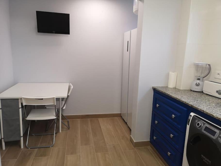 Hostal Mari En La Laguna, Alquiler Habitacion Privada En Hostal, 6 Habitaciones Cerca De La Universidad Y Aeropuerto Norte, 3 Banos Compartidos 拉拉古纳 外观 照片