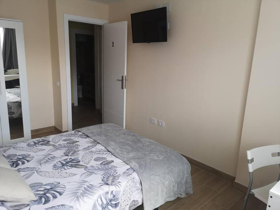 Hostal Mari En La Laguna, Alquiler Habitacion Privada En Hostal, 6 Habitaciones Cerca De La Universidad Y Aeropuerto Norte, 3 Banos Compartidos 拉拉古纳 外观 照片