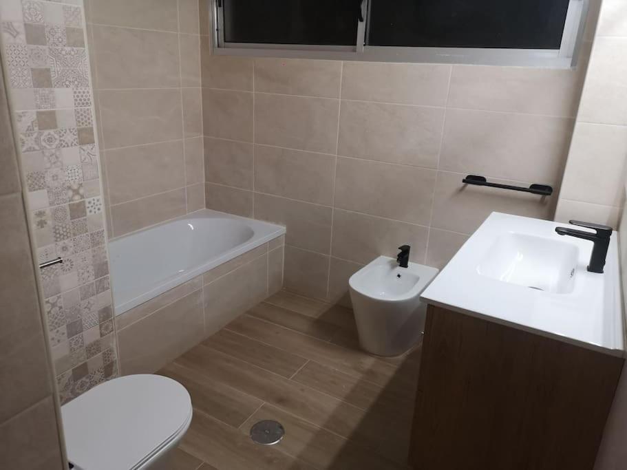 Hostal Mari En La Laguna, Alquiler Habitacion Privada En Hostal, 6 Habitaciones Cerca De La Universidad Y Aeropuerto Norte, 3 Banos Compartidos 拉拉古纳 外观 照片