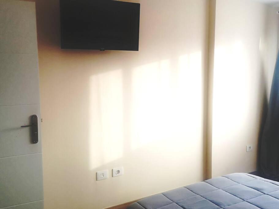 Hostal Mari En La Laguna, Alquiler Habitacion Privada En Hostal, 6 Habitaciones Cerca De La Universidad Y Aeropuerto Norte, 3 Banos Compartidos 拉拉古纳 外观 照片