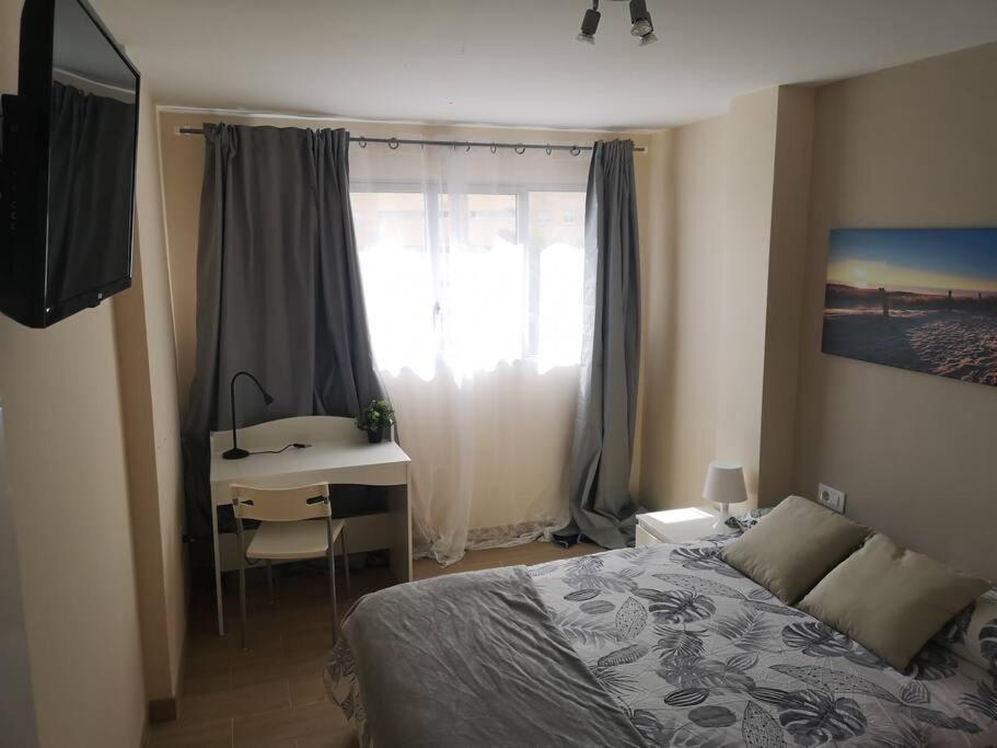 Hostal Mari En La Laguna, Alquiler Habitacion Privada En Hostal, 6 Habitaciones Cerca De La Universidad Y Aeropuerto Norte, 3 Banos Compartidos 拉拉古纳 外观 照片