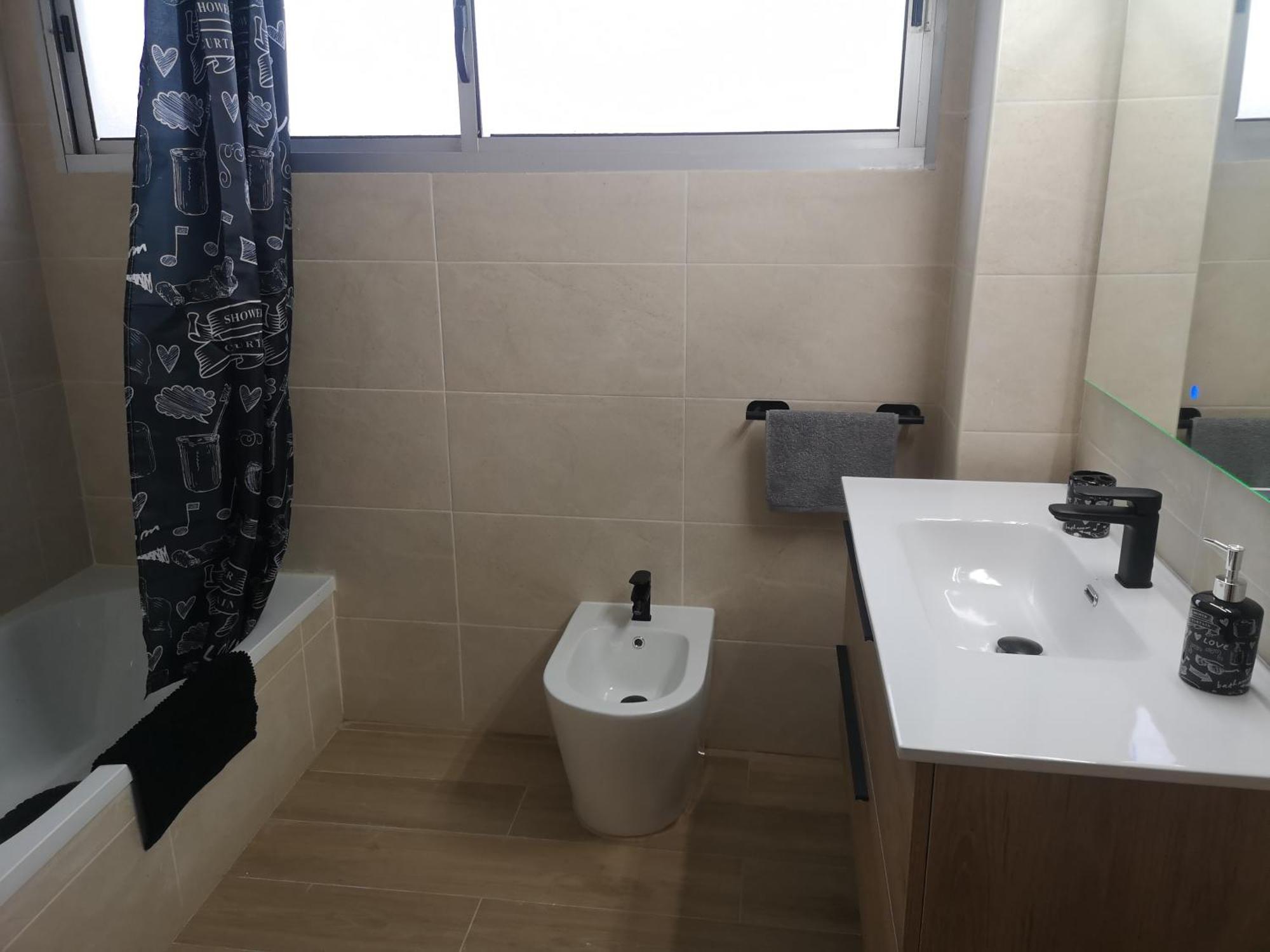 Hostal Mari En La Laguna, Alquiler Habitacion Privada En Hostal, 6 Habitaciones Cerca De La Universidad Y Aeropuerto Norte, 3 Banos Compartidos 拉拉古纳 外观 照片