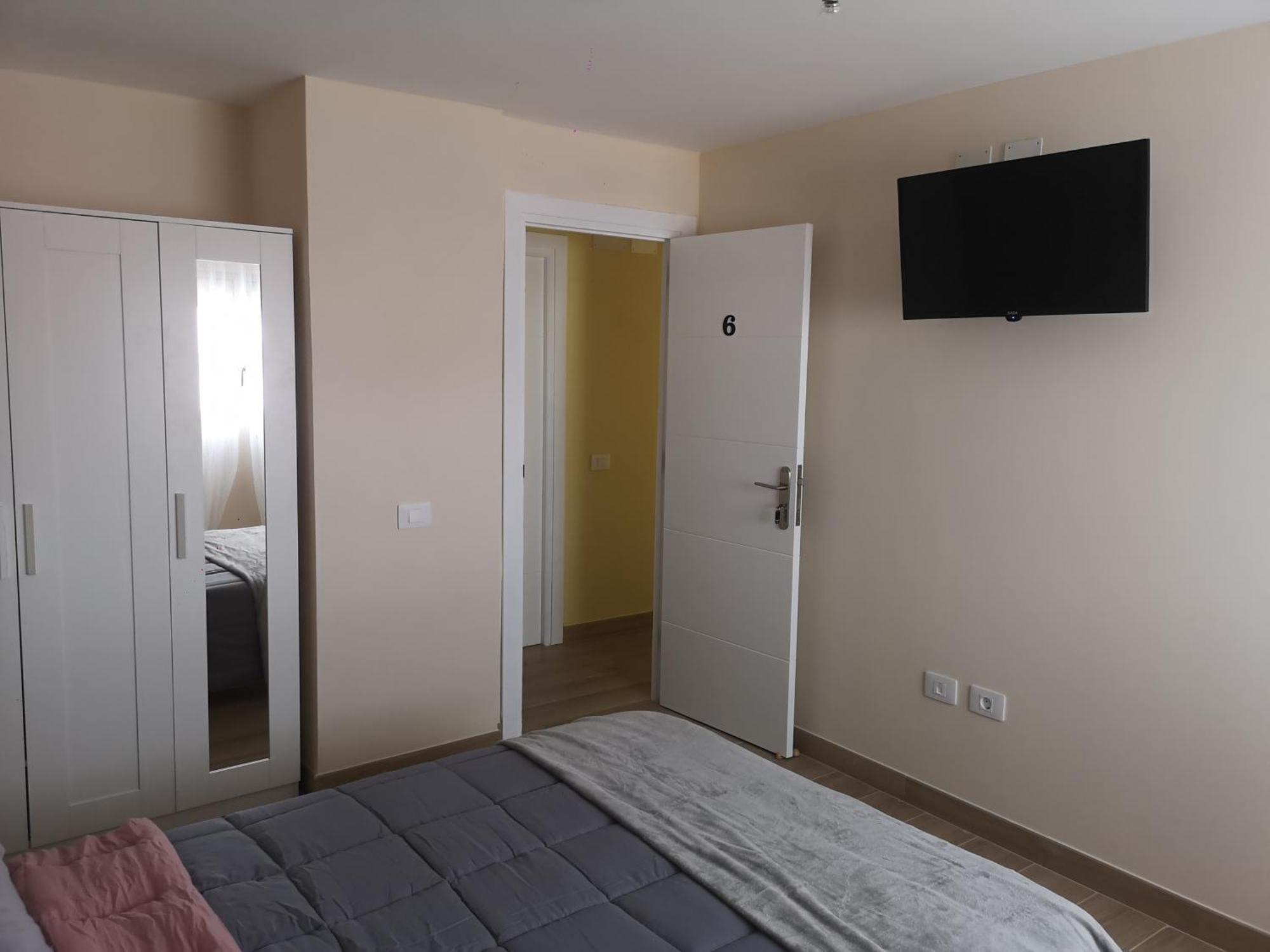 Hostal Mari En La Laguna, Alquiler Habitacion Privada En Hostal, 6 Habitaciones Cerca De La Universidad Y Aeropuerto Norte, 3 Banos Compartidos 拉拉古纳 外观 照片